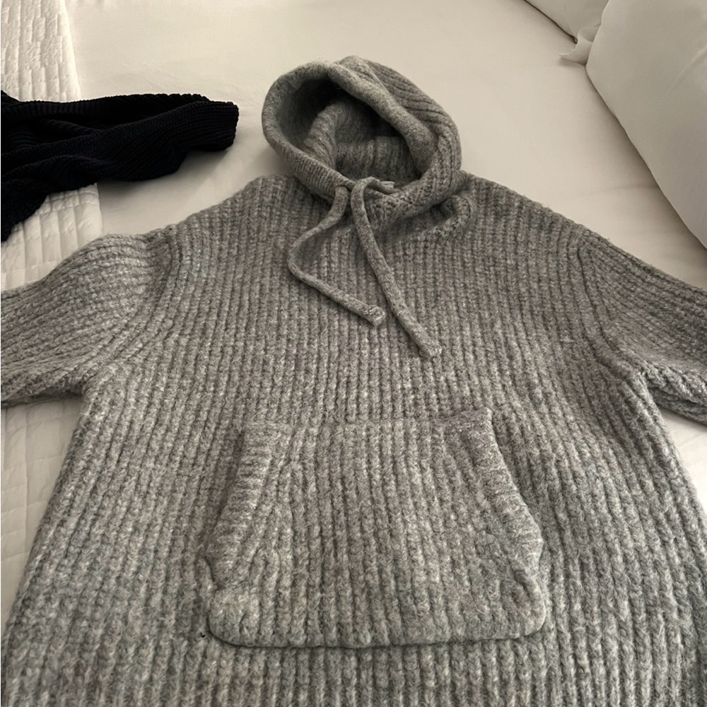 Zara wool sweater with hood and front pocket